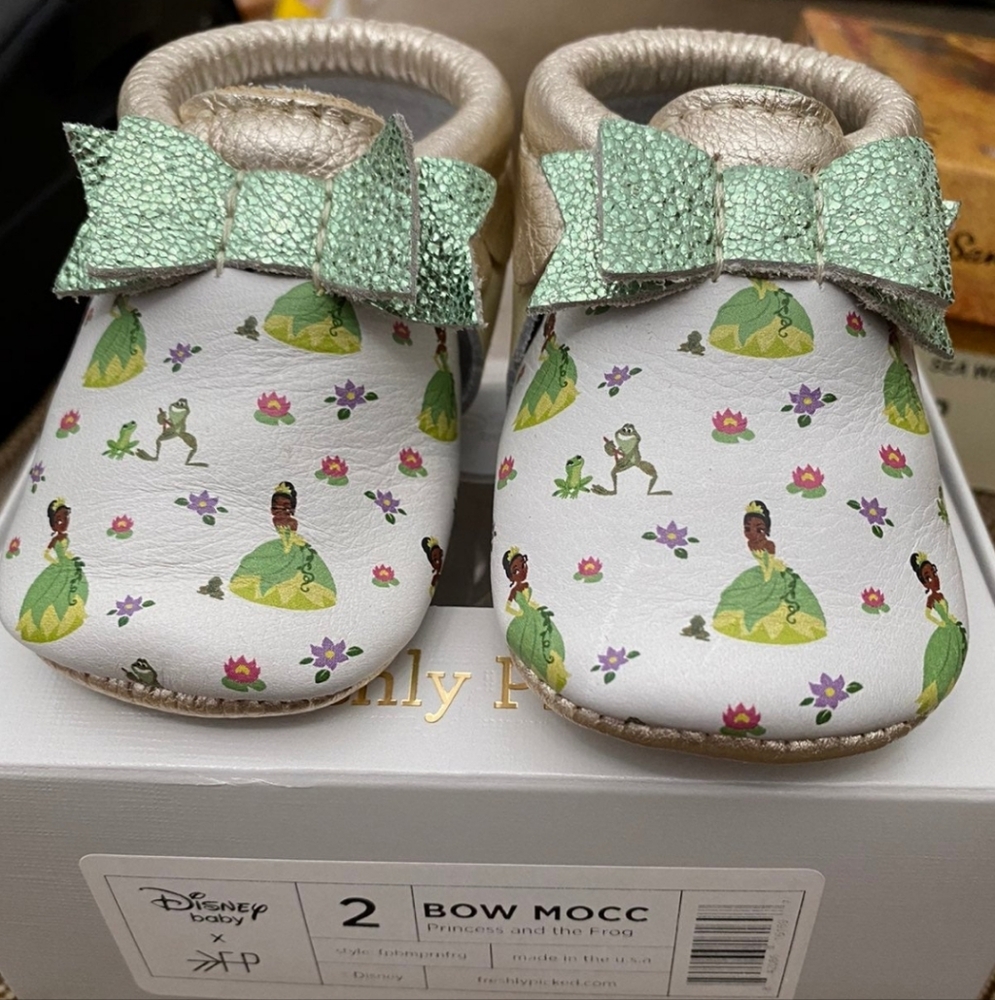 New Freahly Picked X Disney Princess Tiana & The Frog Bow Moccasin Size 2 6-12M